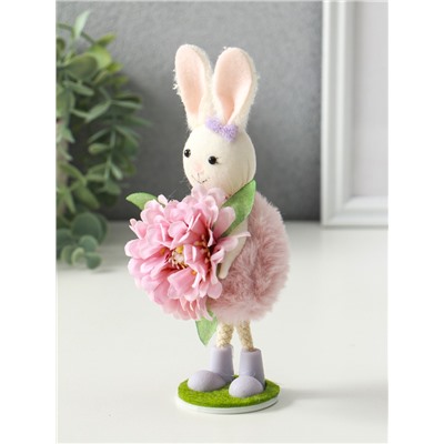 Фигурка пасхальная «Зайка в платьице с бутоном пиона в лапках», 5.5×5×19 см