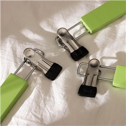 Вешалки для брюк и юбок LaDо́m Brillant, 28×12×2.3 см, 2 шт., деревянные, с зажимами, фисташковые