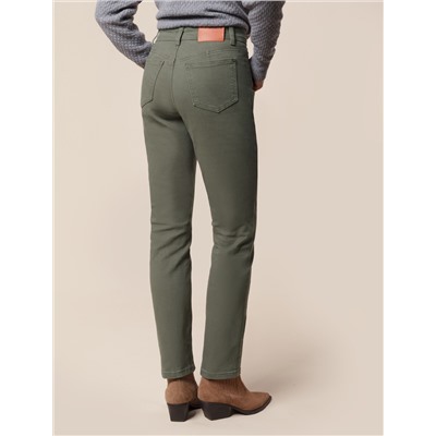 Джинсы из эластичного денима