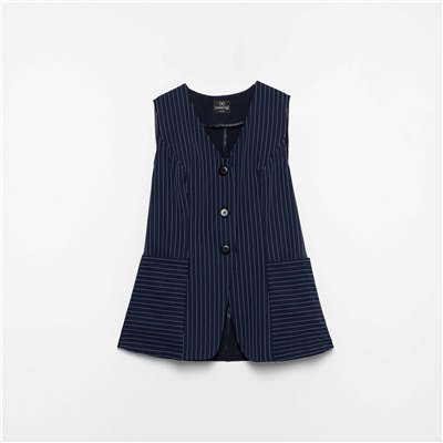 Жилет с накладными карманами, Налёт драмы