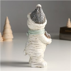 Фигурка полистоун «Медвежонок в шапке и шарфе с охапкой шишек», 7.5×9.5×18.5 см