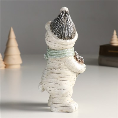 Фигурка полистоун «Медвежонок в шапке и шарфе с охапкой шишек», 7.5×9.5×18.5 см