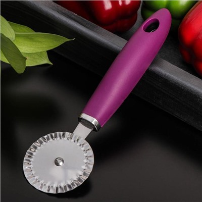 Нож для пиццы и теста Доляна Blade, 20 см, ручка soft-touch, цвет фиолетовый