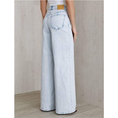 Джинсы трубы c декоративной стиркой из эластичного плотного денима