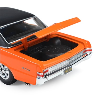 Машинка die-cast  1965 Pontiac GTO, 1:18, оранжевая, открывающиеся двери