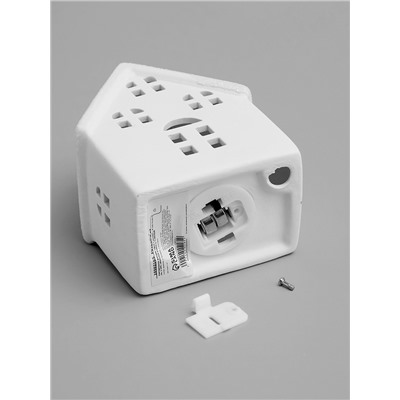 Светодиодная фигура «Дом с окнами» 8.1×5.7×10.1 см, 1 LED, керамика, от батареек LR44×2, свечение тёплое белое