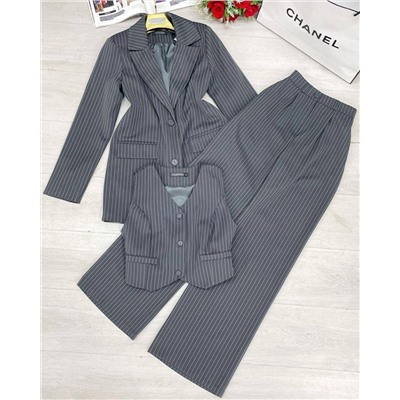 Костюм тройка