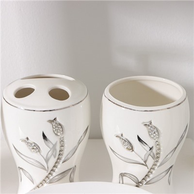 УЦЕНКА Набор аксессуаров для ванной комнаты «Тюльпан», 4 предмета (дозатор 450 мл, мыльница, 2 стакана), цвет белый