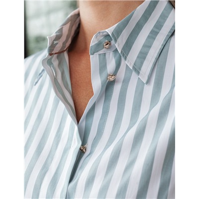 Блузка свободного силуэта с золотистыми пуговицами