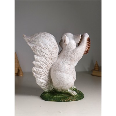 Фигурка полистоун «Белка с шишкой», с глиттером, 26×28 см