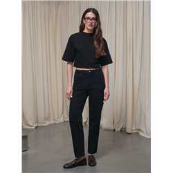 Актуальная коллекция CONTE CON-844 Чёрные джинсы relaxed mom с декоративной отстрочкой на задних кар