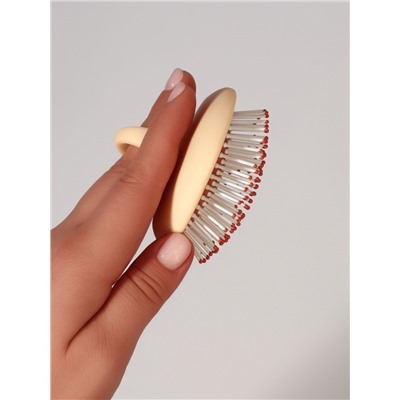Расчёска массажная, компактная, 8×6.5 см, бежевая