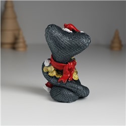 Фигурка полистоун «Змея тёмная в красной шапке и шарфике с монетками», 6.2×4.7×9 см, МИКС