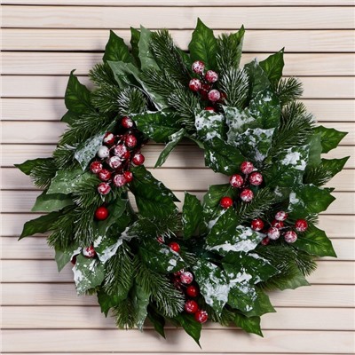 Венок новогодний d=30 см «Зимнее волшебство. Уютная сказка», с листьями и ягодами