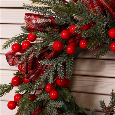 Венок новогодний d=30 см «Зимнее волшебство. Уютная сказка», с лентами и ягодами
