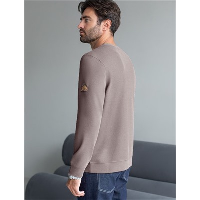 Джемпер легкий из фактурного эластичного трикотажа с принтом