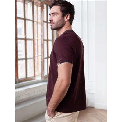 Футболка с V-вырезом из премиального хлопка с эластаном