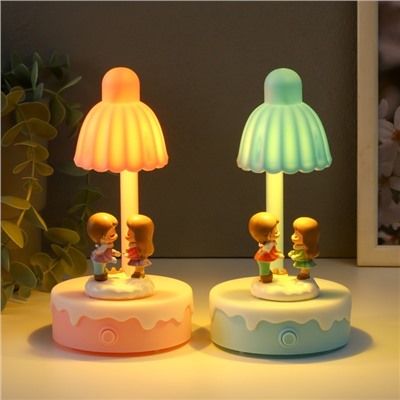 Фигурка светящаяся «Парочка малышей тянутся друг к другу», 8×8×16 см, МИКС