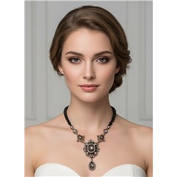 Колье с кристаллами