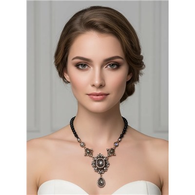 Колье с кристаллами