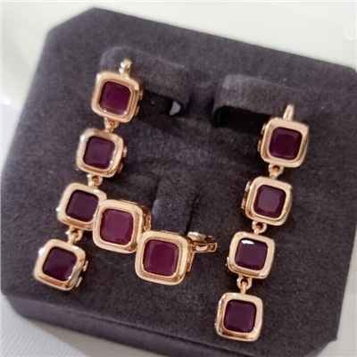 Комплект ювелирной бижутерии коллекция "Дубай" серьги и кольцо 17 р, покрытие позолота, вставка: стекло, цвет: вишневый, арт.313.490-17
