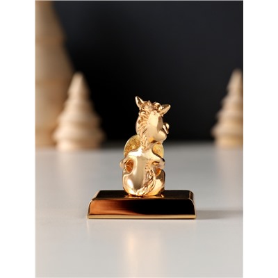 Фигурка «Лошадка с монеткой на подставке и с пожеланием: Здоровья», 4×2.3×5 см