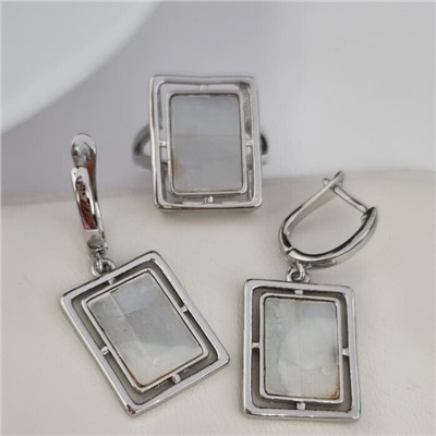 Комплект ювелирной бижутерии серьги и кольцо 17 р, покрытие посеребрение, вставка: искусственный пералутр, арт.313.192-17