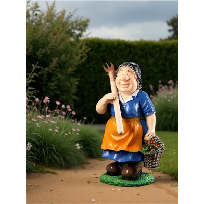 Садовая фигура из полистоуна «Баба с тяпкой», 63×23×27 см