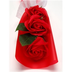 Букет из трех мыльных красных роз в колбе.