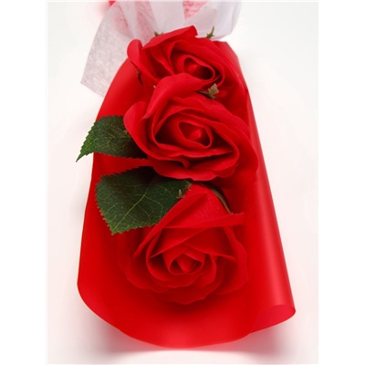 Букет из трех мыльных красных роз в колбе.