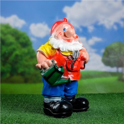 Садовая фигура из гипса «Гном с лейкой», 40×15×26 см