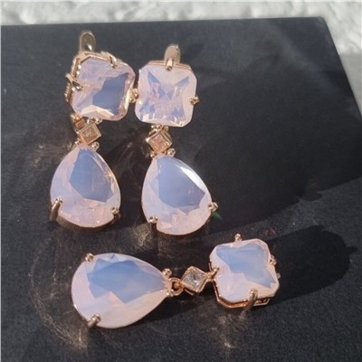 Комплект ювелирной бижутерии Дубайское золото: серьги и кулон с крупным камнем, покрытие позолота, вставка: фианит, цвет: нежно-розовый, арт.414.036