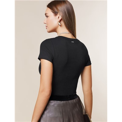 Футболка из фактурного трикотажа в рубчик