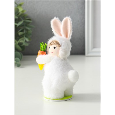 Фигурка пасхальная «Малыш в костюме кролика с морковкой», 7.5×5.5×14.5 см