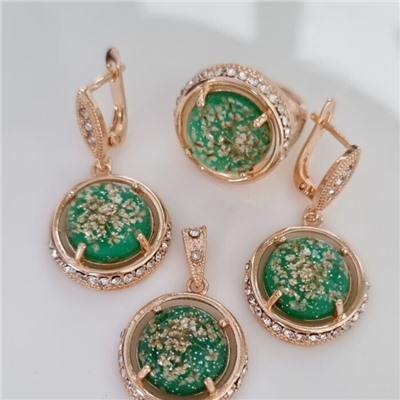 Крупный комплект ювелирной бижутерии коллекция "Дубай" серьги, кулон и кольцо 18 р, покрытие: позолота вставка: фианиты, искусственный камень, сухоцветы, цвет: прозрачный и зеленый, арт.213.884-18