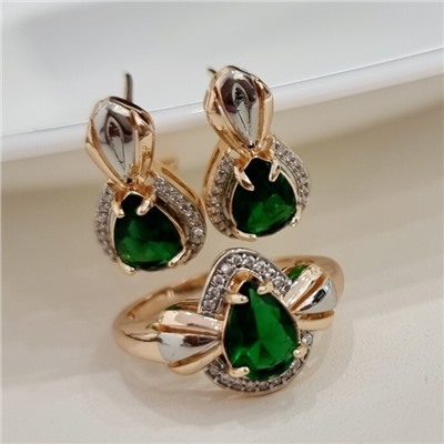 Комплект ювелирной бижутерии коллекция "Дубай" серьги и кольцо 19 р, покрытие позолота, вставка: фианиты, цвет: зеленый и прозрачный, арт.215.522-19