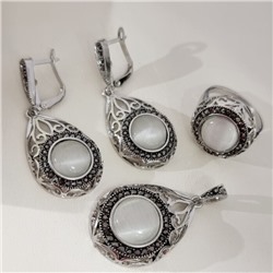 Крупный комплект ювелирной бижутерии серьги, кулон и кольцо 20 р, покрытие посеребрение, вставка: фианиты и искусственный камень кошачий глаз, цвет: графитовый и молочный, арт.314.922-20