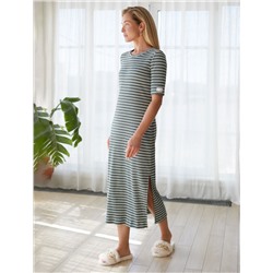 Платье из трикотажа в широкий рубчик с разрезами