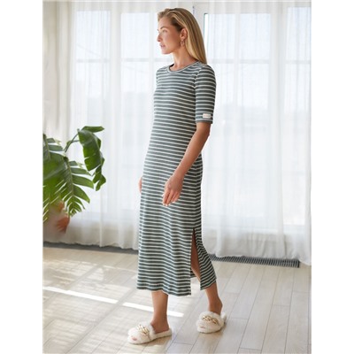 Платье из трикотажа в широкий рубчик с разрезами