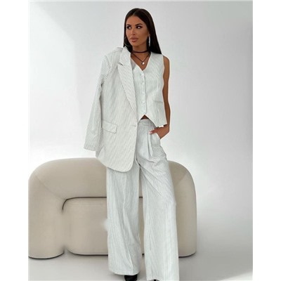 Костюм тройка