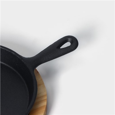 Сковорода чугунная «Авиньон», 21.5×15.5×2.5 см, с 2 сливами, на деревянной подставке