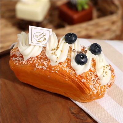 Муляж «Булочка со сливками», 14×7×7 см