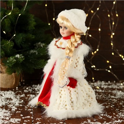 Снегурочка под ёлку «Зимнее волшебство. В текстурной шубке», 32 см, белый