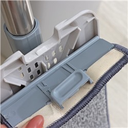 Швабра с отжимом и ведром Raccoon, ведро с отсеками, швабра плоская, 2 кармана, 32×12×142 см, дополнительная насадка из микрофибры