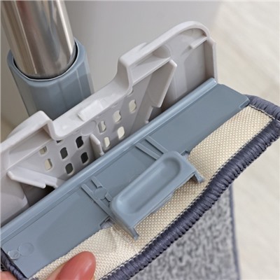 Швабра с отжимом и ведром Raccoon, ведро с отсеками, швабра плоская, 2 кармана, 32×12×142 см, дополнительная насадка из микрофибры