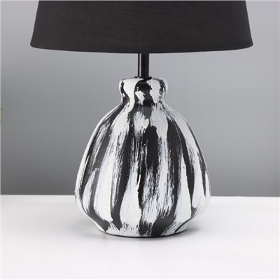 Лампа настольная «Кира» 1×40 Вт Е27 черный/белый 25×25×38.5 см