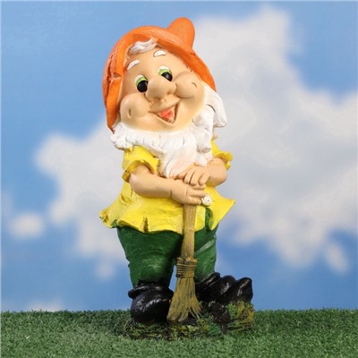 Садовая фигура из гипса «Гном с метлой», 30×14×14 см