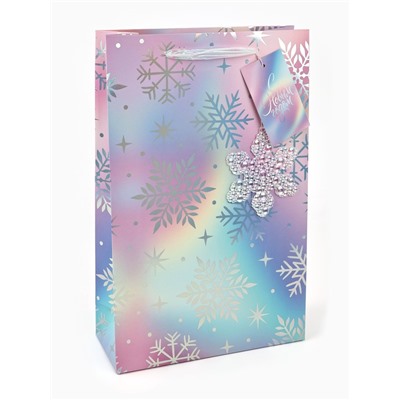 Пакет подарочный «Новогодний сюрприз», голография, тиснение, с ёлочной игрушкой и шильдиком, 25.5×9×30 см