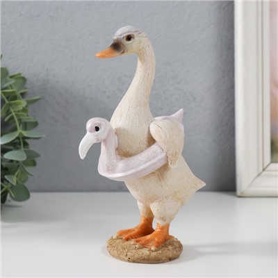 Фигурка полистоун «Гусь в надувном круге: фламинго», 10.5×7.5×16.5 см