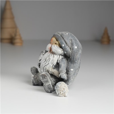 Фигурка полистоун «Гном в сером длинном колпаке с белой бородой», 8.5×7×7.2 см, МИКС